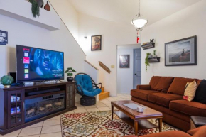 Cozy Townhouse with Community Pool Near ASU West